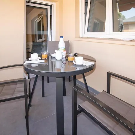 Apartment 4 Bedroom Stunning In